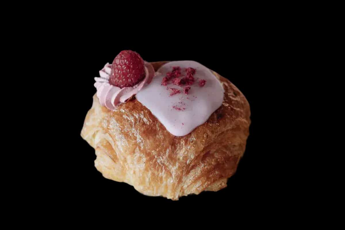 Fastelavnsbolle m. hindbærskum